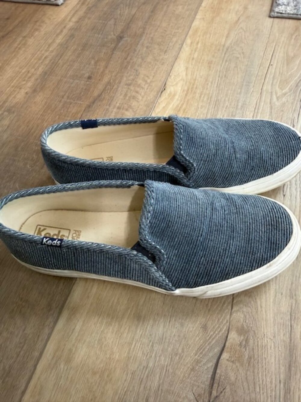 LIKE New Ked's Dream Foam Women Slip On Shoes Size 9